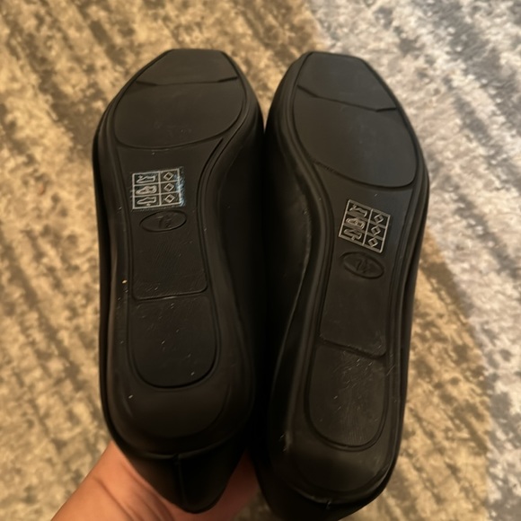 Taryn Rose Women's Faux Leather Flats Shoes NIB Black FITS LIKE A 6-7 size - Picture 8 of 11